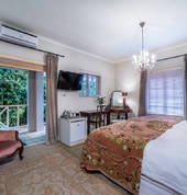 Rose guest room at Baruch Guesthouse on 35 Rhodes-Noord